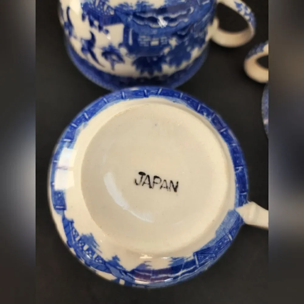 Set of 8 antique Blue willow ceramic tea cups